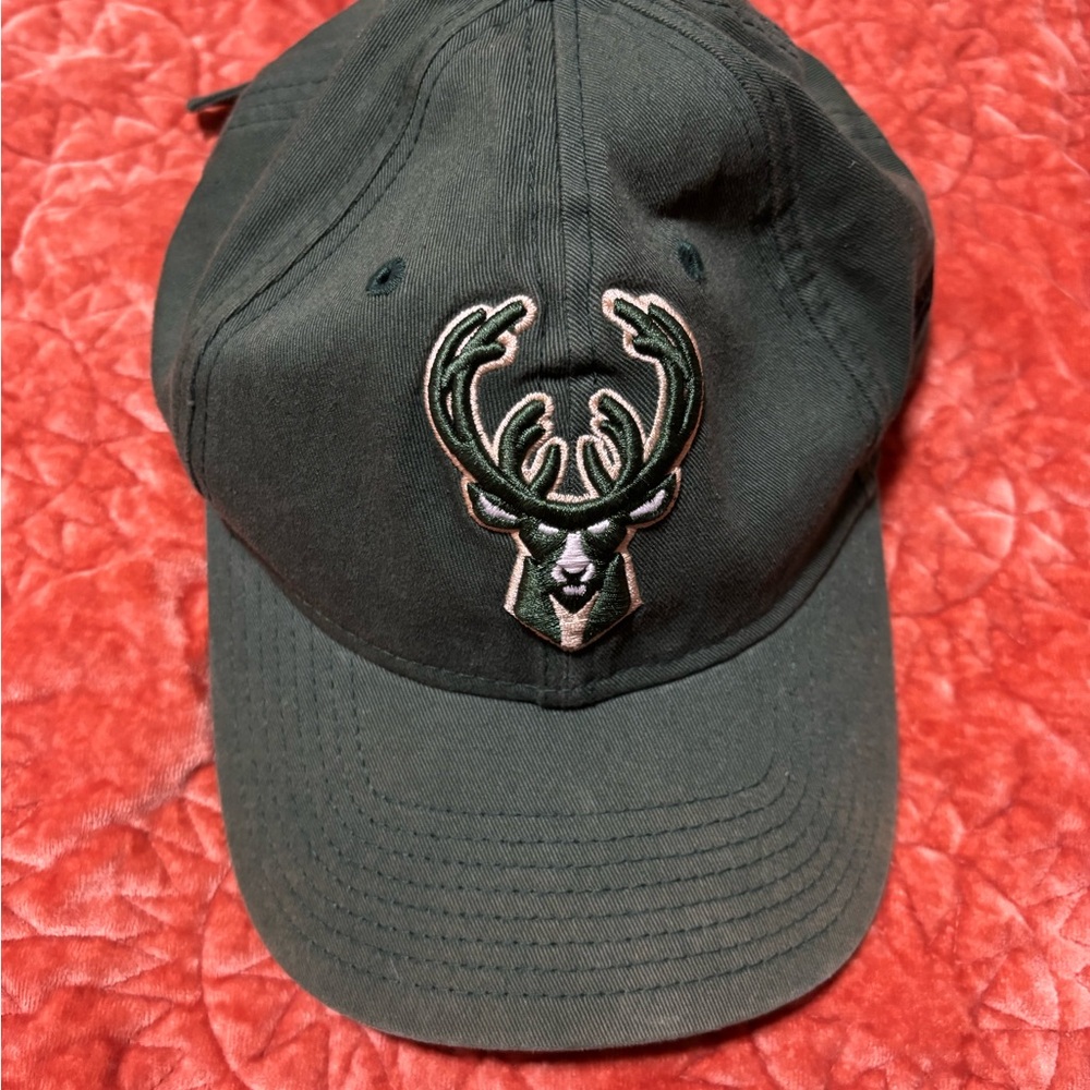 Milwaukee bucks dad hat